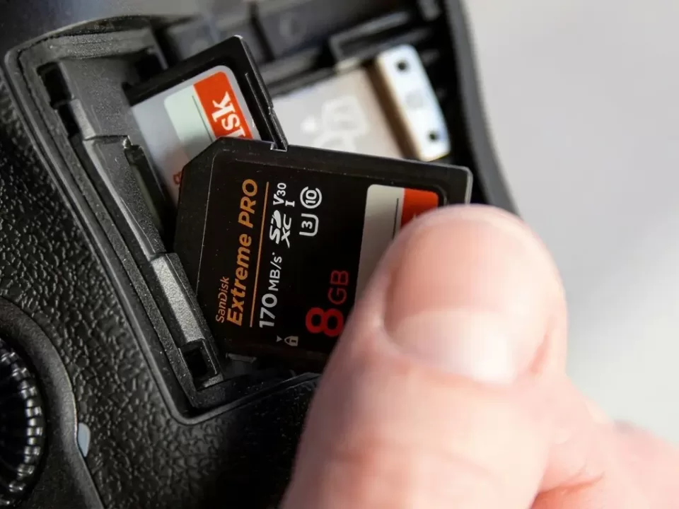 How Many Pictures Can an 8GB Card Hold