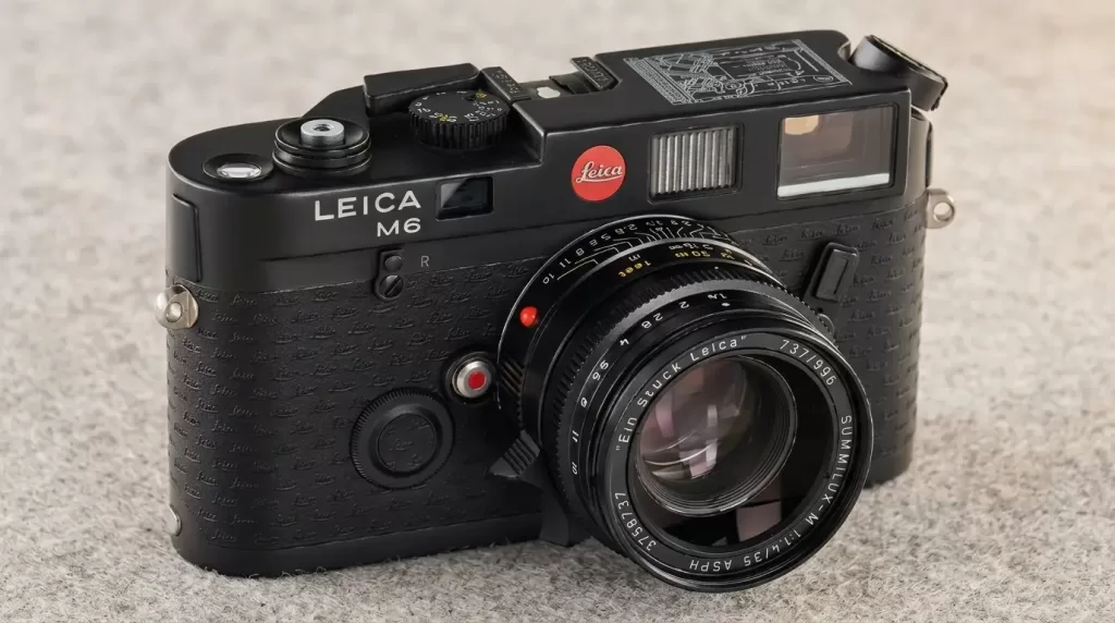 Leica M6 black rangefinder camera